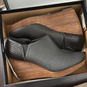 Dr. Scholl's Black Ankle Boots with Textured Heel